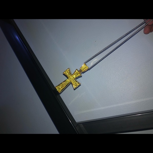 Sparkling Gold Cross pendant (Chain Not Included) - Picture 3 of 5